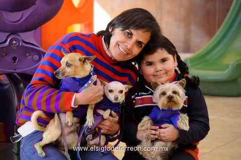 PECKY  y su nieta Romina junto a sus mascotas Candy, Scrapy y Petit.