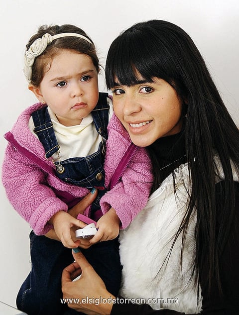 Amanda Torres Carlos y Brenda Basurto.
