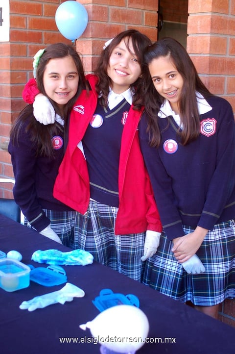 MARIFER,  Victoria y Fer.