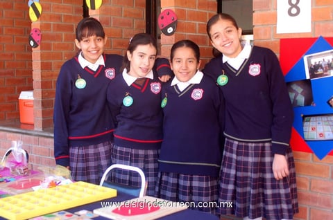 ANGIE , Ale, Paola y Elsa.