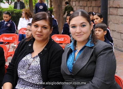 Violeta Valenzuela y Nieves Lira.