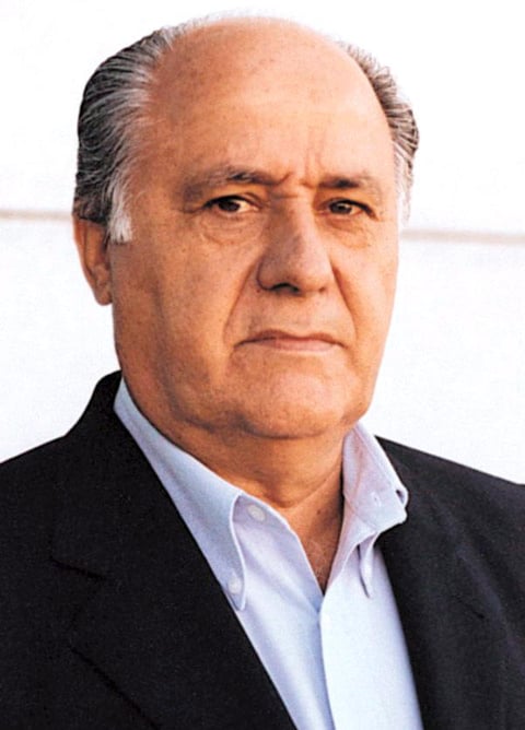 El empresario textil español Amancio Ortega, quien tiene una fortuna neta de 57,000 millones de dólares subió dos peldaños respecto de la lista de 2012 y ocupa el tercer lugar de la lista.