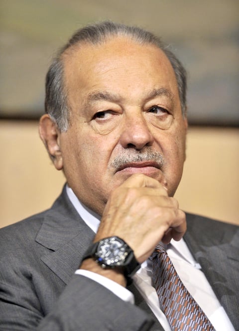 El repunte en la fortuna del empresario mexicano (que alcanzó los 73 mil millones de dólares) se debió a un alza en el precio accionario de Grupo Financiero Inbursa, del conglomerado industrial Grupo Carso y de la empresa de telefonía América Móvil, valuada en 36 mil 300 millones.