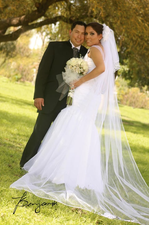 Sr. José  Daniel Valdez García y Adriana Guadalupe Hernández Ãvalos unieron sus vidas en matrimonio el día 23 de febrero de 2013, en la Parroquia Los Ãngeles. Los padres de los contrayentes son los Sres. Manuel HernÃ¡ndez Guevara y Julia Ãvalos Robledo; Jesús Valdez Hernández y Yuminada Garcí­a Mata.- Benjamín Fotografí­a