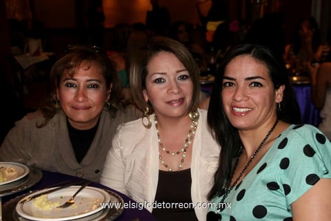 XóCHITL , Salomé y Vanessa.