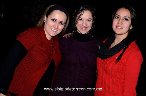 Irma  Serna, Linda Padua y Julia Mendoza.