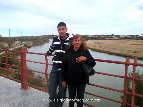 Ángel Garay con Guadalupe Carrera en Piedras Negras.