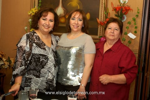 Ivonne, Ani y Caty.