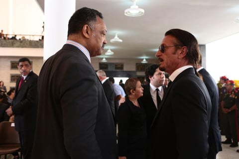 El actor estadounidense Sean Penn también asistió al funeral de Estado del presidente de Venezuela.