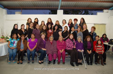 Génesis  disfrutando de su bonita despedida de soltera en compañía de todas sus invitadas.