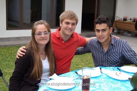 Mariana,  Roberto y Omar.