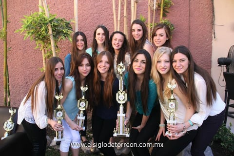 Luisa,  Ana, Frida, Romina, Susy, Laura, Bárbara, Mariana, Paloma, Isabela y Bárbara.