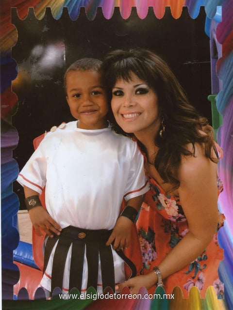 Gary Pepe Luis en su cumpleaños número cinco, con su mami Rossy en su fiesta romana.