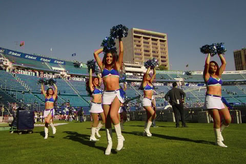 Arrancado con las porristas del Cruz Azul.