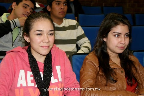 Ofelia  Durán y Mayra Carlos.