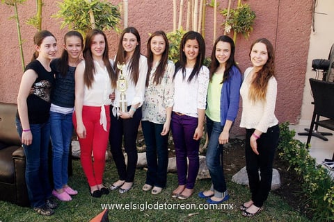 Campeonas  Carola, Pily, Mary Gaby, Laura, Maryfer, Tuty, Mariana y Susy.