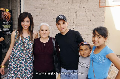PREMIACIÓN MARATóN. I sabel, Guillermina, Daniel, Carlitos y Norma.
