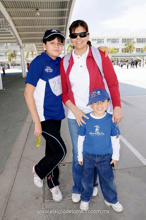 Carmen Martínez, Andrea y Eduardo Duarte Martínez.
