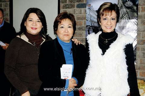 Ely Solís, Laura Parra y Cecy Rojas.