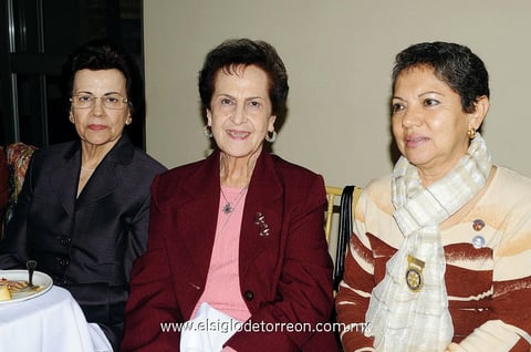 Lupita Leal de Gutiérrez, Ángeles de Balcázar, Marihell de la Cruz y Esperanza Zertuche.