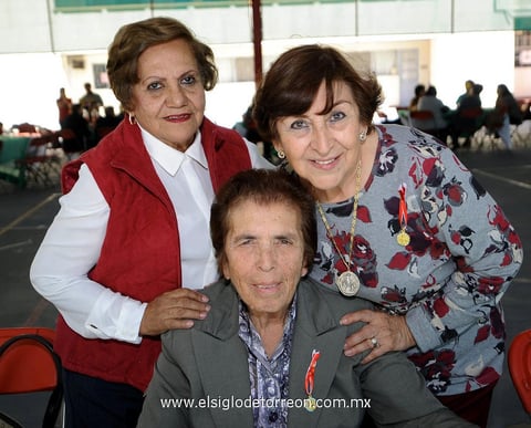 Elvira de Porras, Clemencia de Betancourt y Mari Trini de Pérez.