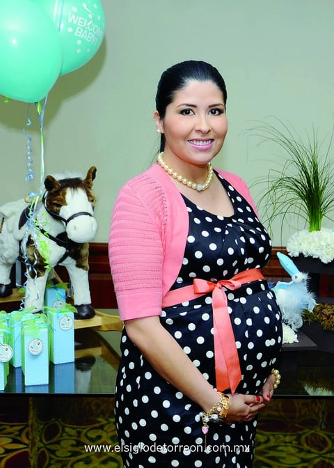 Lucía Román de Ávila espera el nacimiento de su primer bebé, al que llamará Marco Antonio.