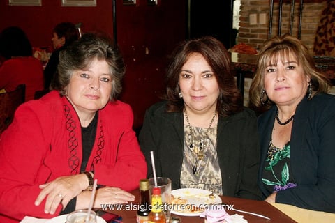 Lorena, Ernestina y Sandra.