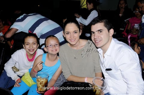 Lucía,  Úrsula, Ana Tere y Bernardo.