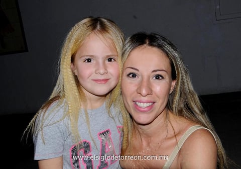 Isabella y Lupita.