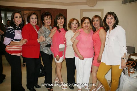 Martha, Carlota, Lolis, Lidia, Lorena, Paquita, Rosalinda y Martha.