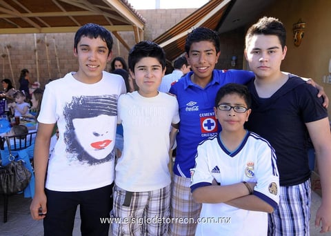 Roberto, Irving, Érick, Isaac y Lalo.