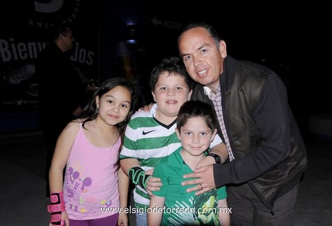 Regina, Juan Roberto, Emiliano y Roberto.