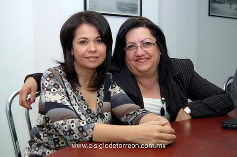 Delia  Méndez y Julieta Ávila.