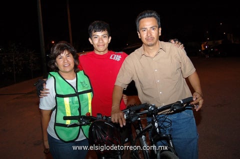 Minerva,  Miguel Ángel y Juan Carlos.