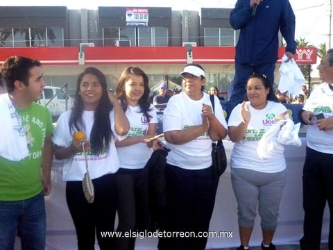 Fernando,  Ketsia, Adriana, Karla, Eli y Luis Adrián, colaboradores de UCCI.