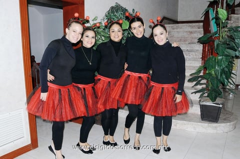 Bonny, Paula, Arcelia, Isabel y Denisse.