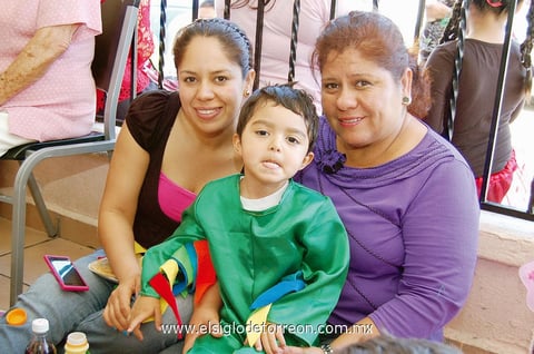 Brenda, Olivia y Ángel.