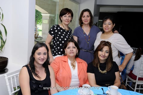 Gisela , Charo, Dora, Lupita, Ana y Beatriz.