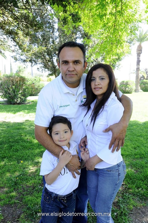 Jaime , Lety y Ángel.