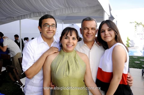 Alejandro  Ramírez Jr., Mariana Sepúlveda, Alejandro y Mariana Ramírez.