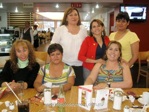 Rocío, Nidia, Hilda, Martha, Irene y Lupita.