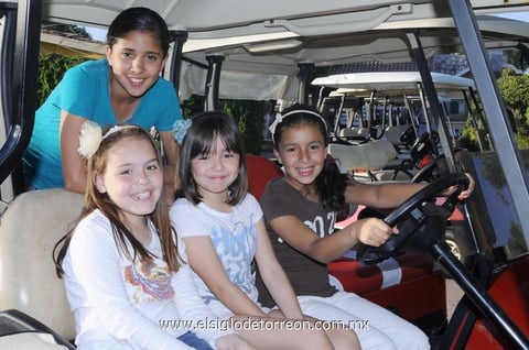 Andrea  Reyes, Natalia Issa, Victoria Tinoco y Mónica Reyes.