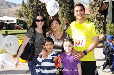 Karla  de Alvarado, Victoria Samaniego, Sergio Alvarado, Édgar y Luisa.