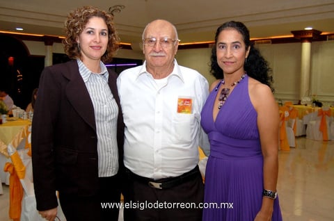 Angélica Mota, Abraham Mata y Eva Gloria Mata.