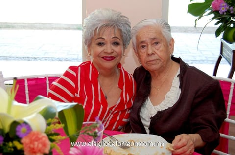 Gloria Cabral y Elvira Fernández.