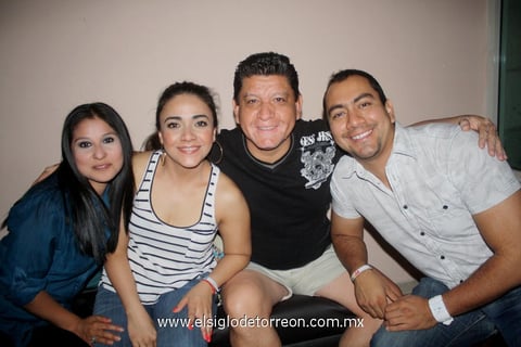 ROCíO,  Rocío, Ricardo y Valero.