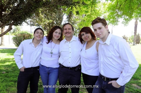 Fernando, Denis, Enrique, Emilia y Enri.