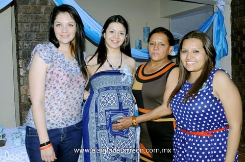 Prenatal. Cecilia, acompañada de: Arely, Silvia, y Marisol.