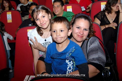 BEATRIZ , Rodrigo y Luz María.