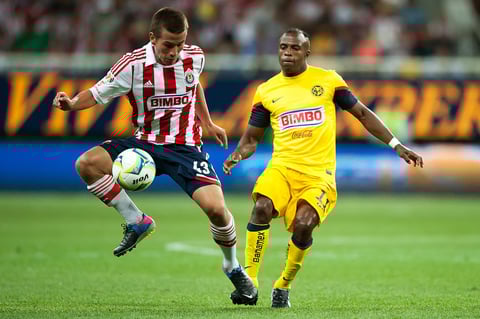 Chivas trató de seguir en la pelea. (Jam Media)